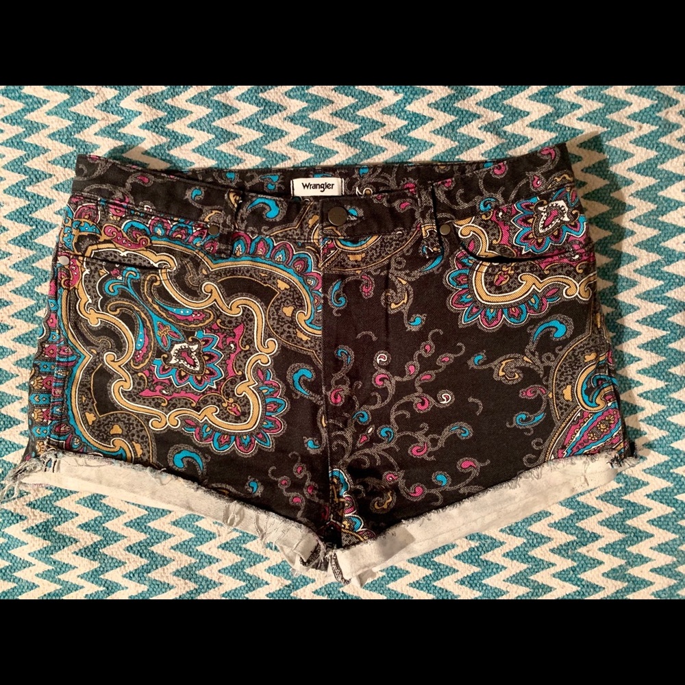 WRANGLER HIGH WAISTED SHORTS
